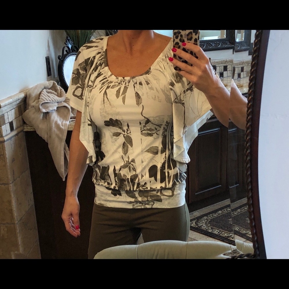 Grey flower stretch blouse!